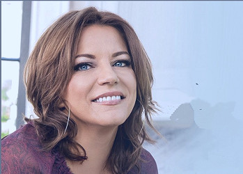 How Old Is Martina McBride? - Country Music Lane